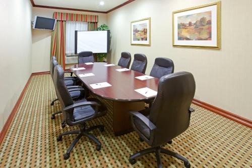 holiday inn express and suites fort worth fossil creek
