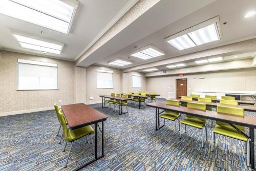 holiday inn express and suites fort worth fossil creek