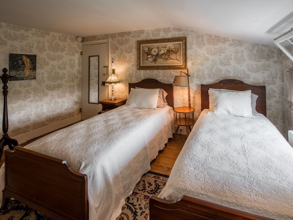 the neighbour house bandb