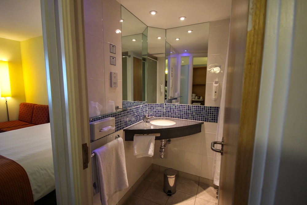 holiday inn express doncaster by ihg