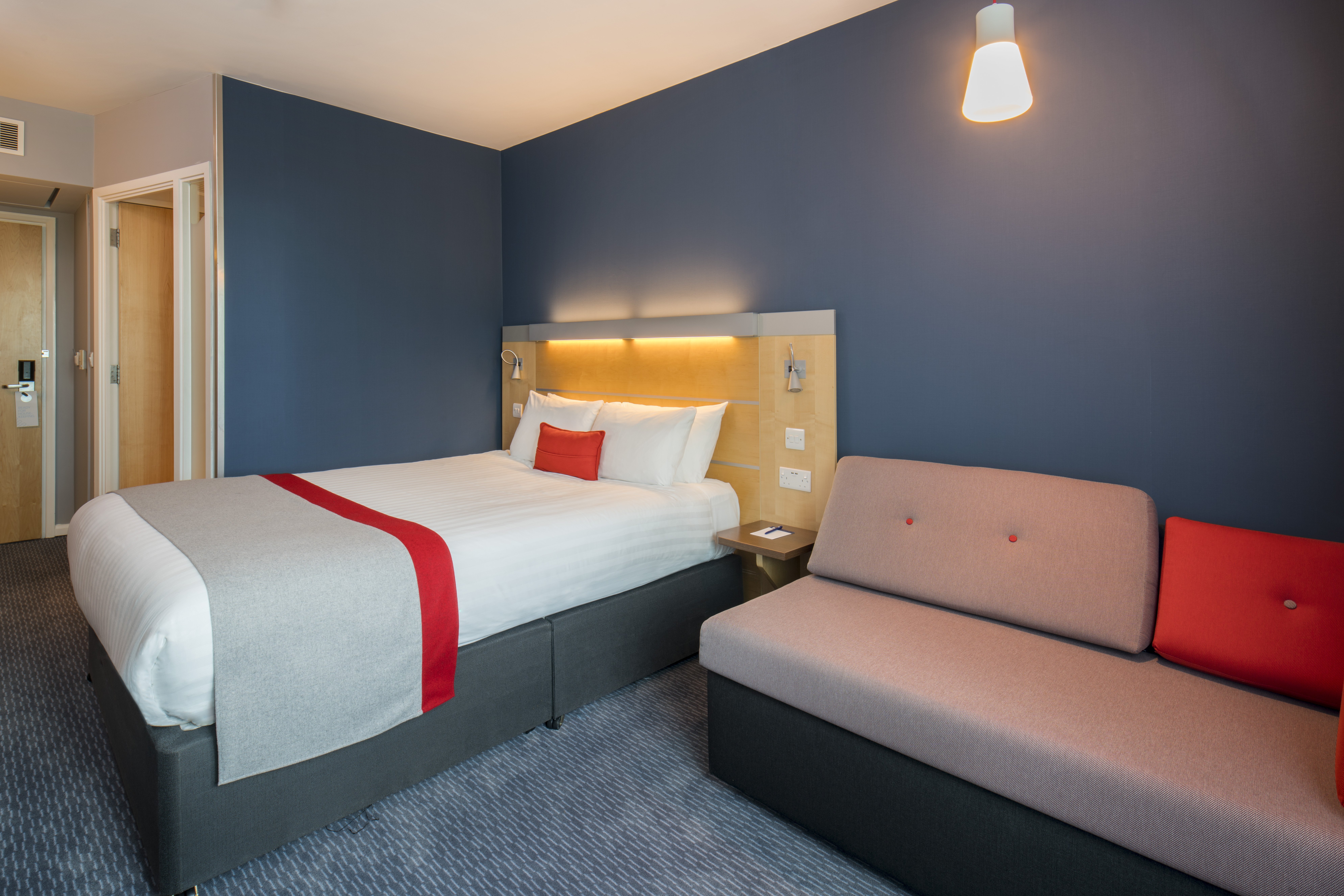 holiday inn express doncaster by ihg