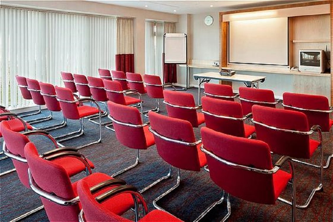 holiday inn express doncaster by ihg
