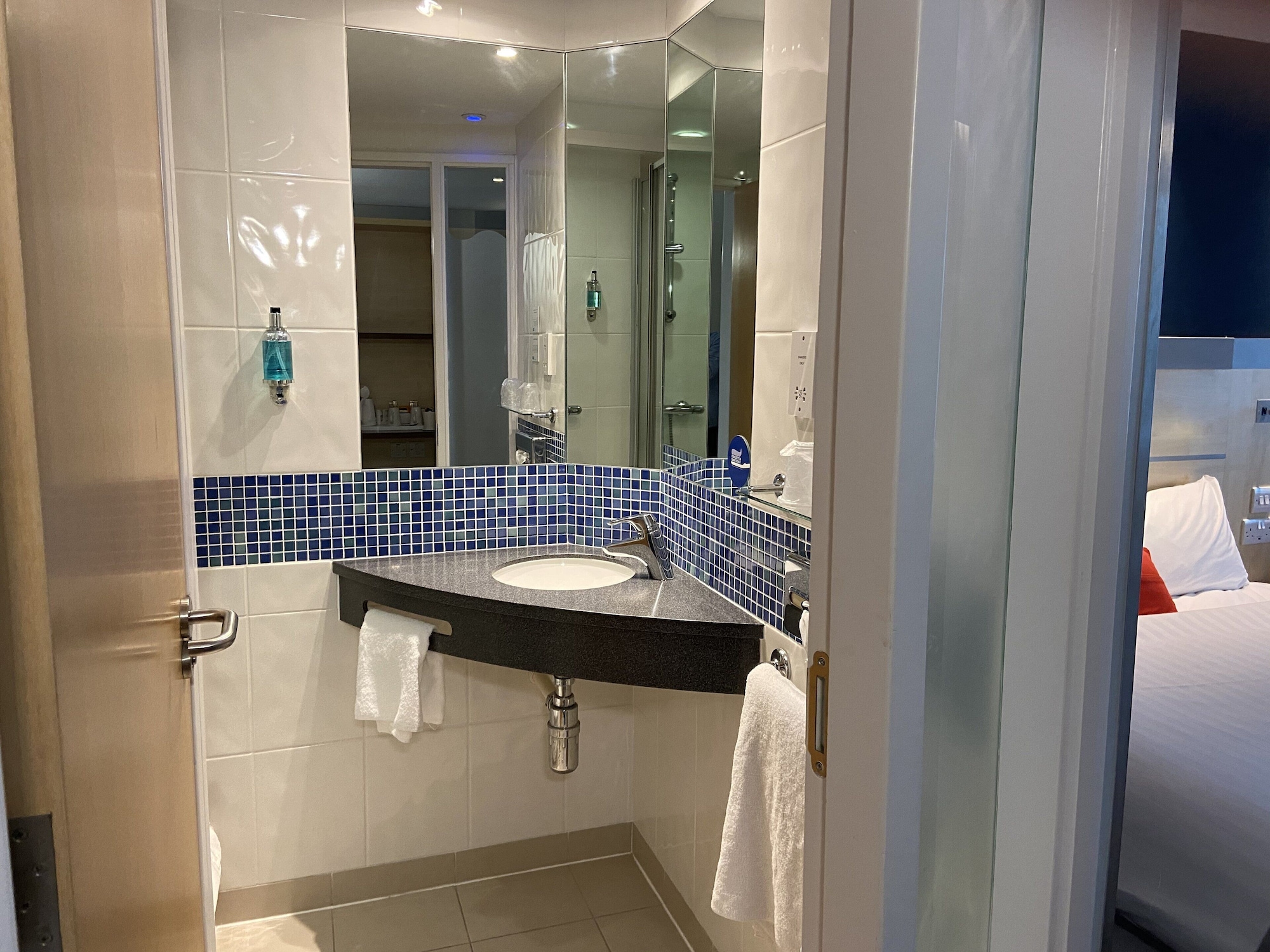 holiday inn express hotel burnley m65 jct10 by ihg