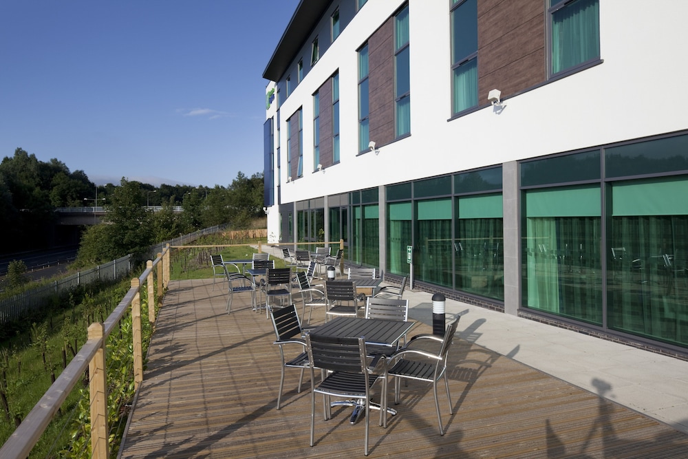holiday inn express hotel burnley m65 jct10 by ihg