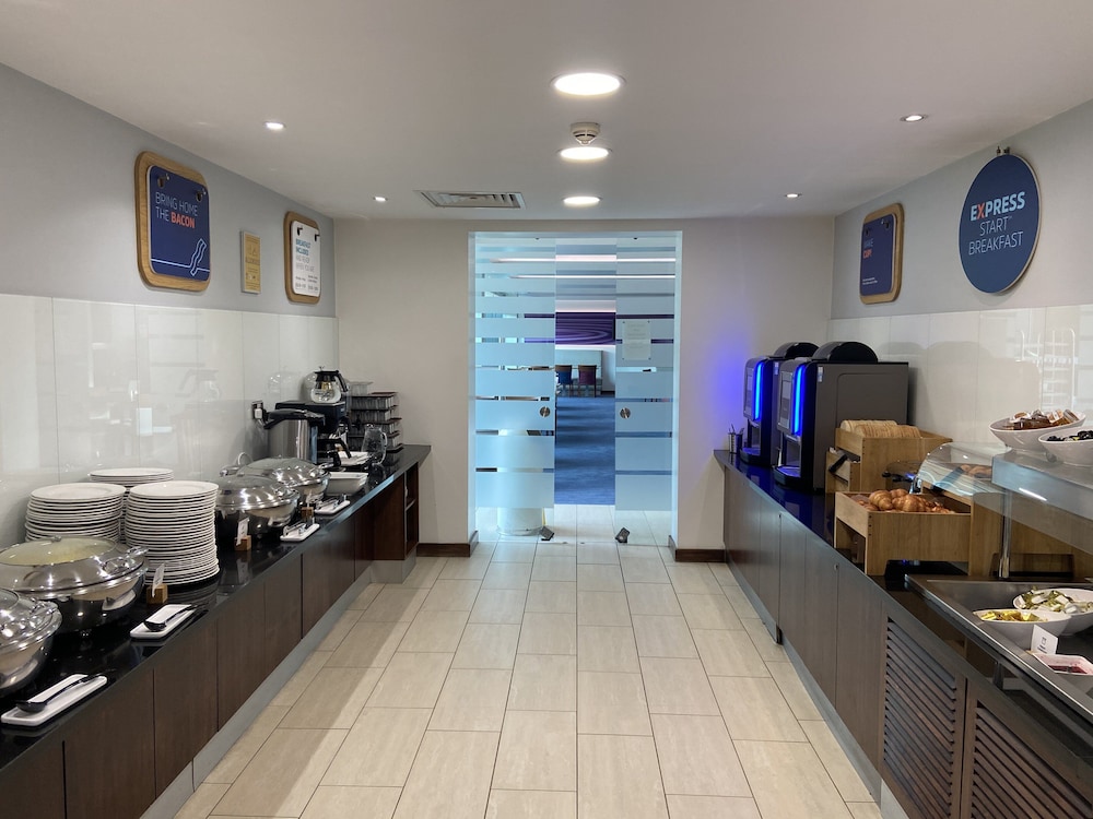 holiday inn express hotel burnley m65 jct10 by ihg