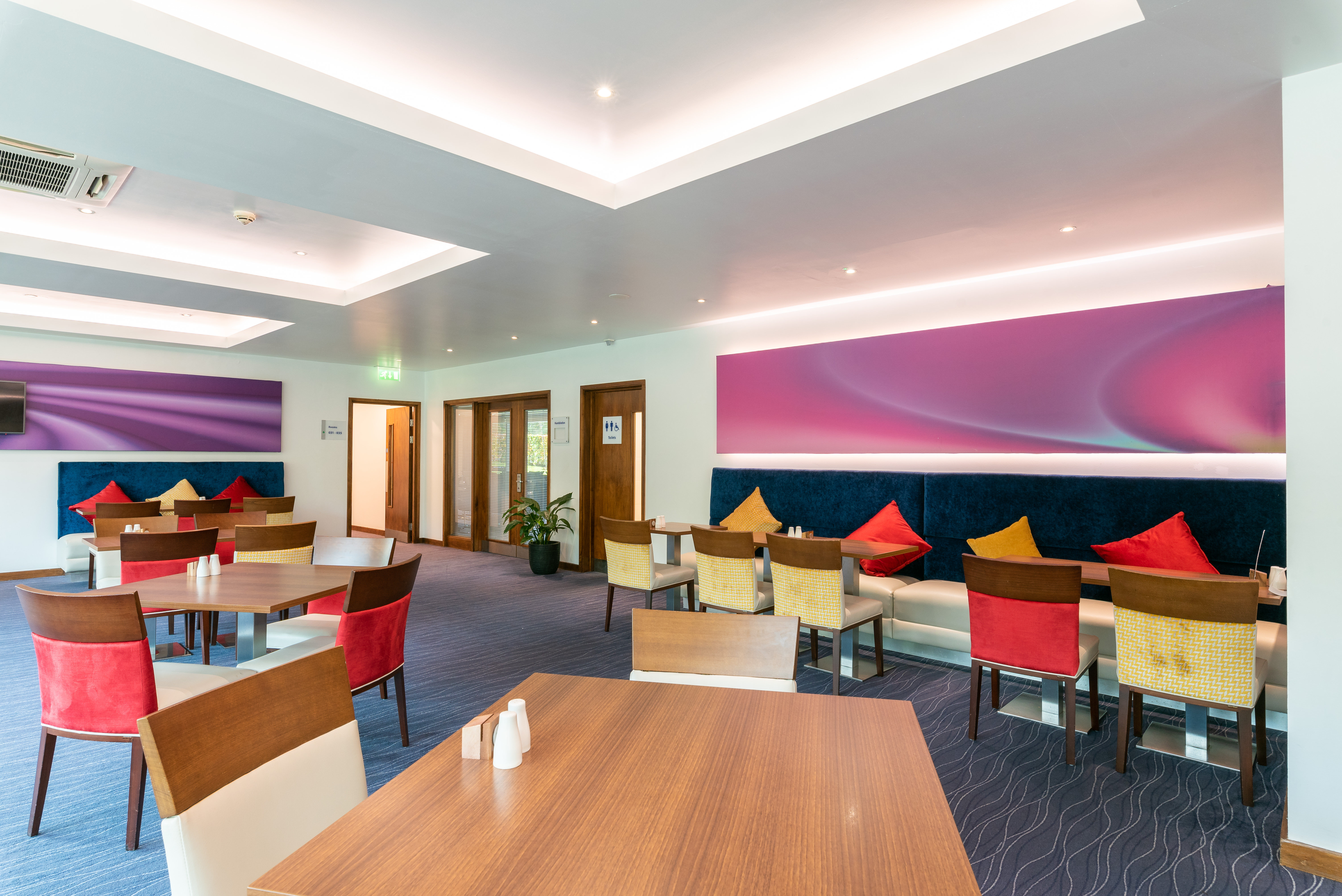 holiday inn express hotel burnley m65 jct10 by ihg
