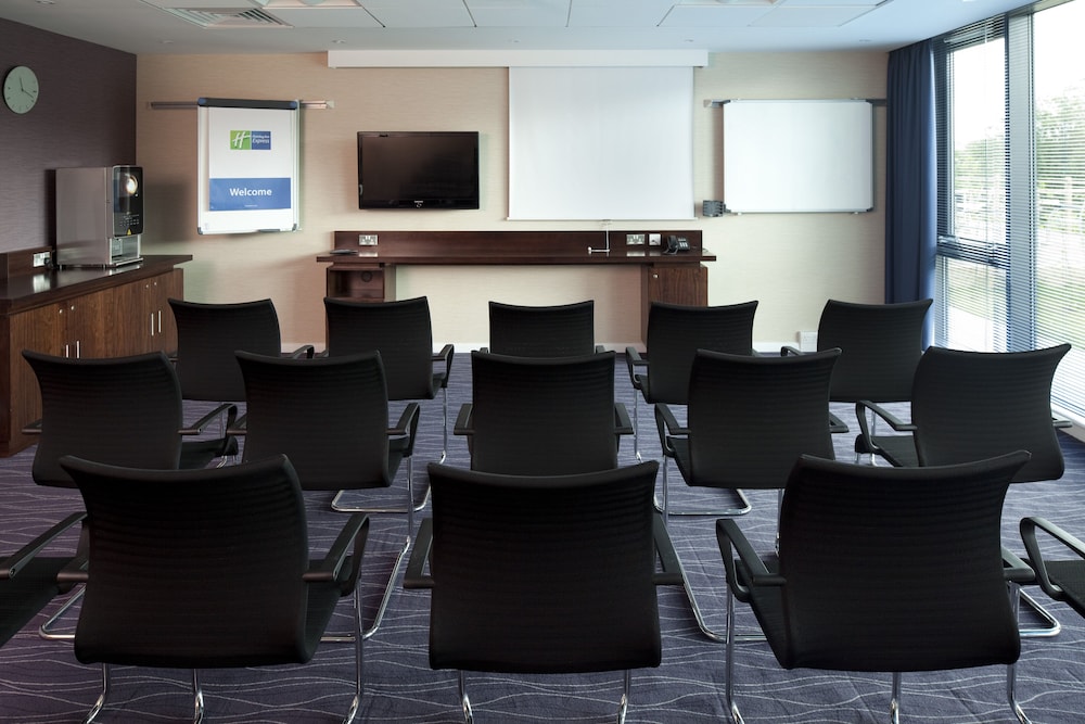 holiday inn express hotel burnley m65 jct10 by ihg