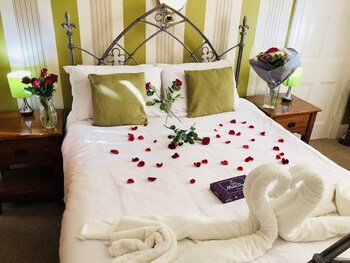 the riviera guest house