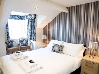 the riviera guest house