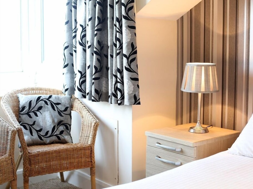 the riviera guest house