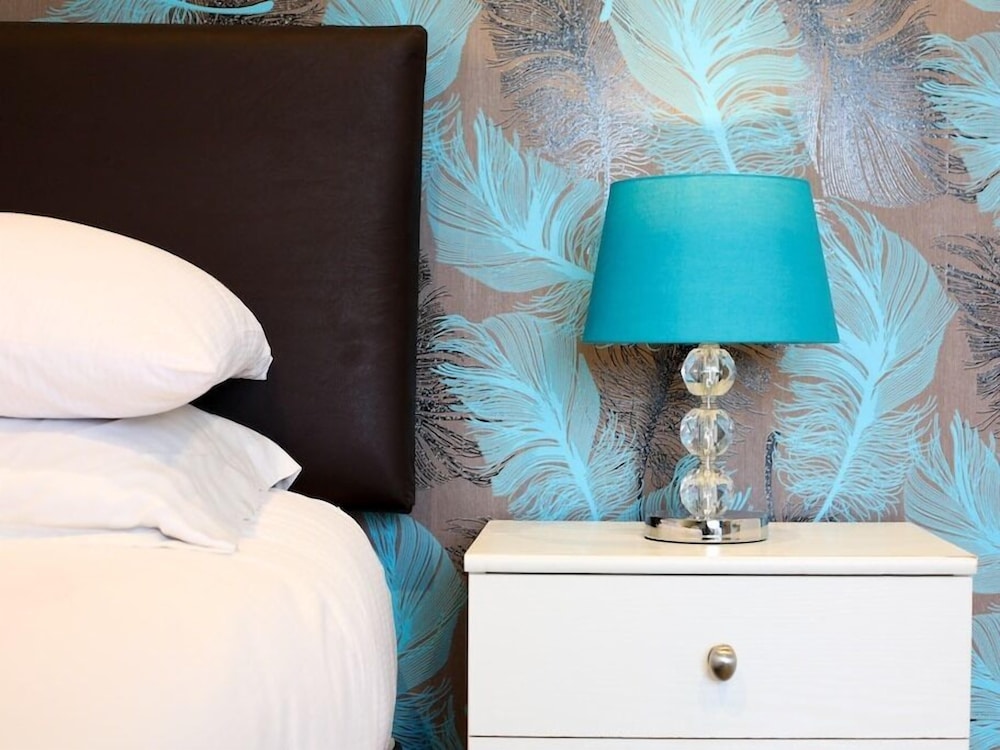 the riviera guest house