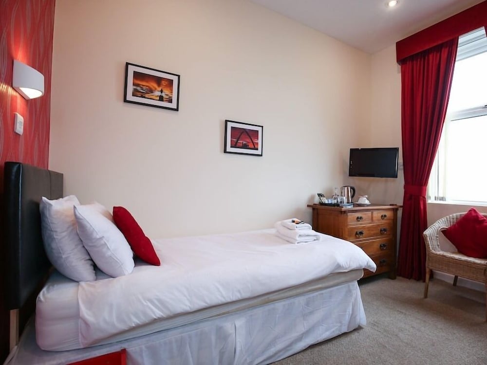 the riviera guest house