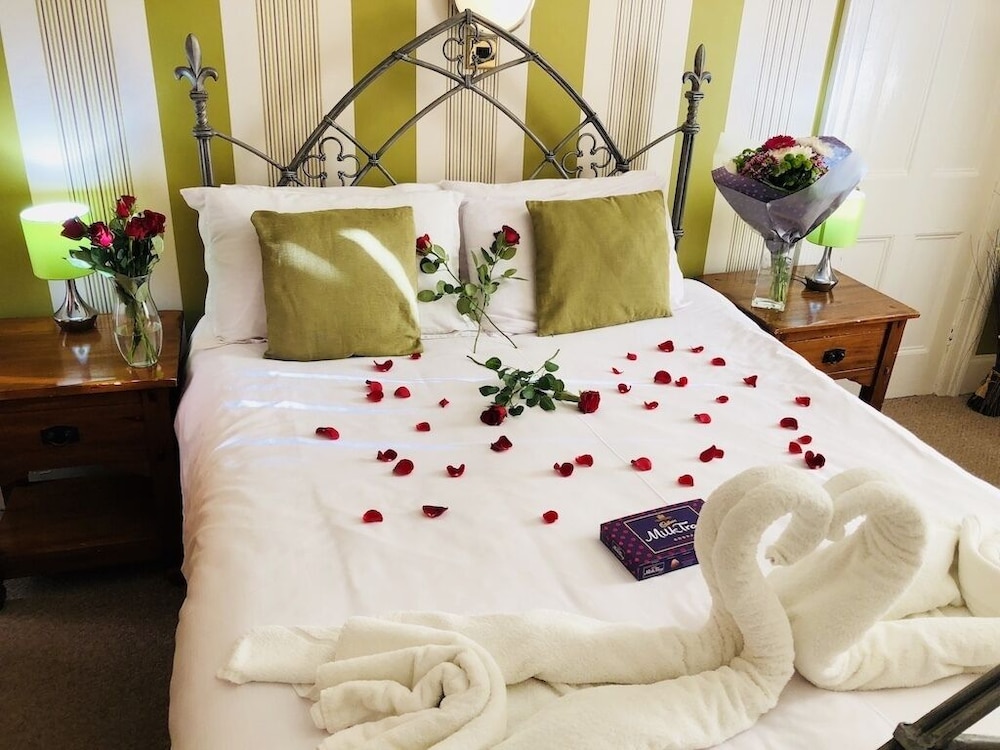 the riviera guest house