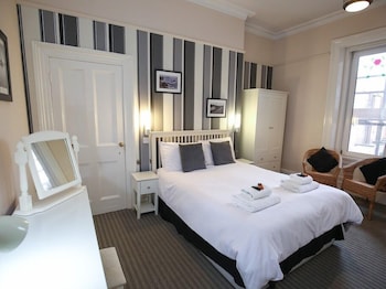 the riviera guest house