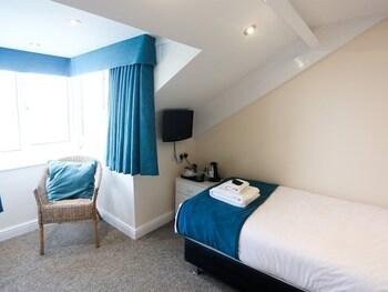 the riviera guest house