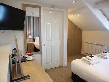 the riviera guest house