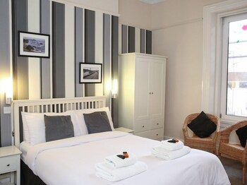 the riviera guest house