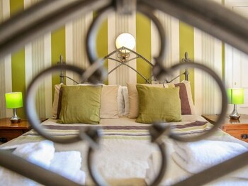 the riviera guest house