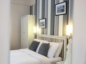 the riviera guest house