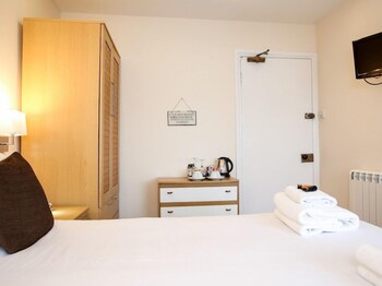 the riviera guest house