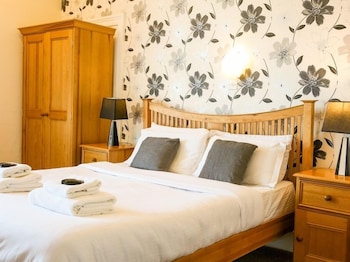 the riviera guest house