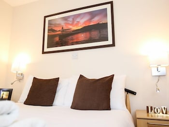 the riviera guest house