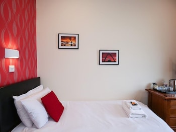 the riviera guest house