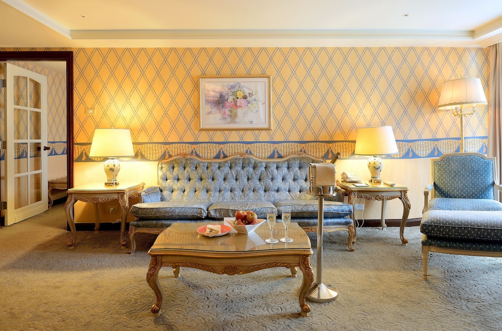 le midi hotel