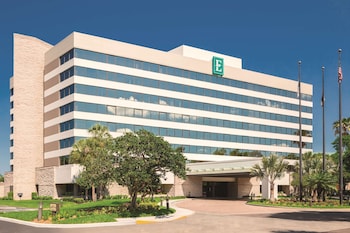 embassy suites by hilton orlando international dr icon park