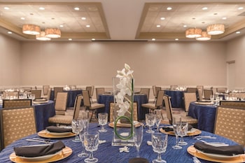 embassy suites by hilton orlando international dr icon park