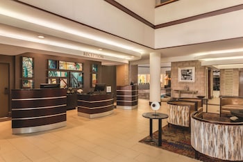 embassy suites by hilton orlando international dr icon park