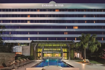 embassy suites by hilton orlando international dr icon park