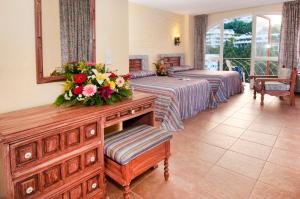 Real Bananas Hotel All Inclusive,El Cayaco>>Acapulco,4 star