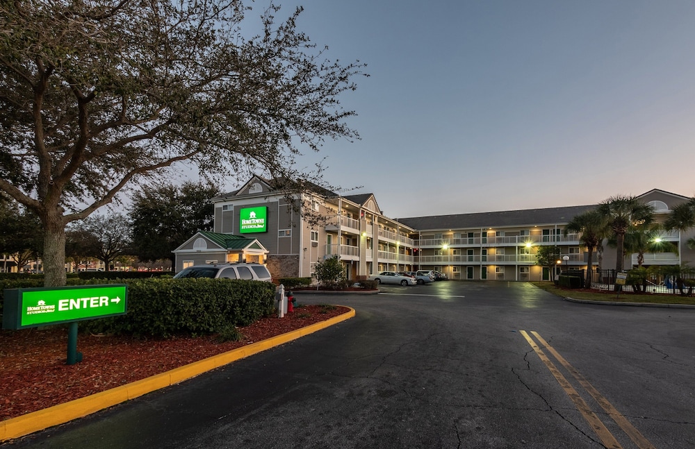 hometowne studios by red roof orlando south