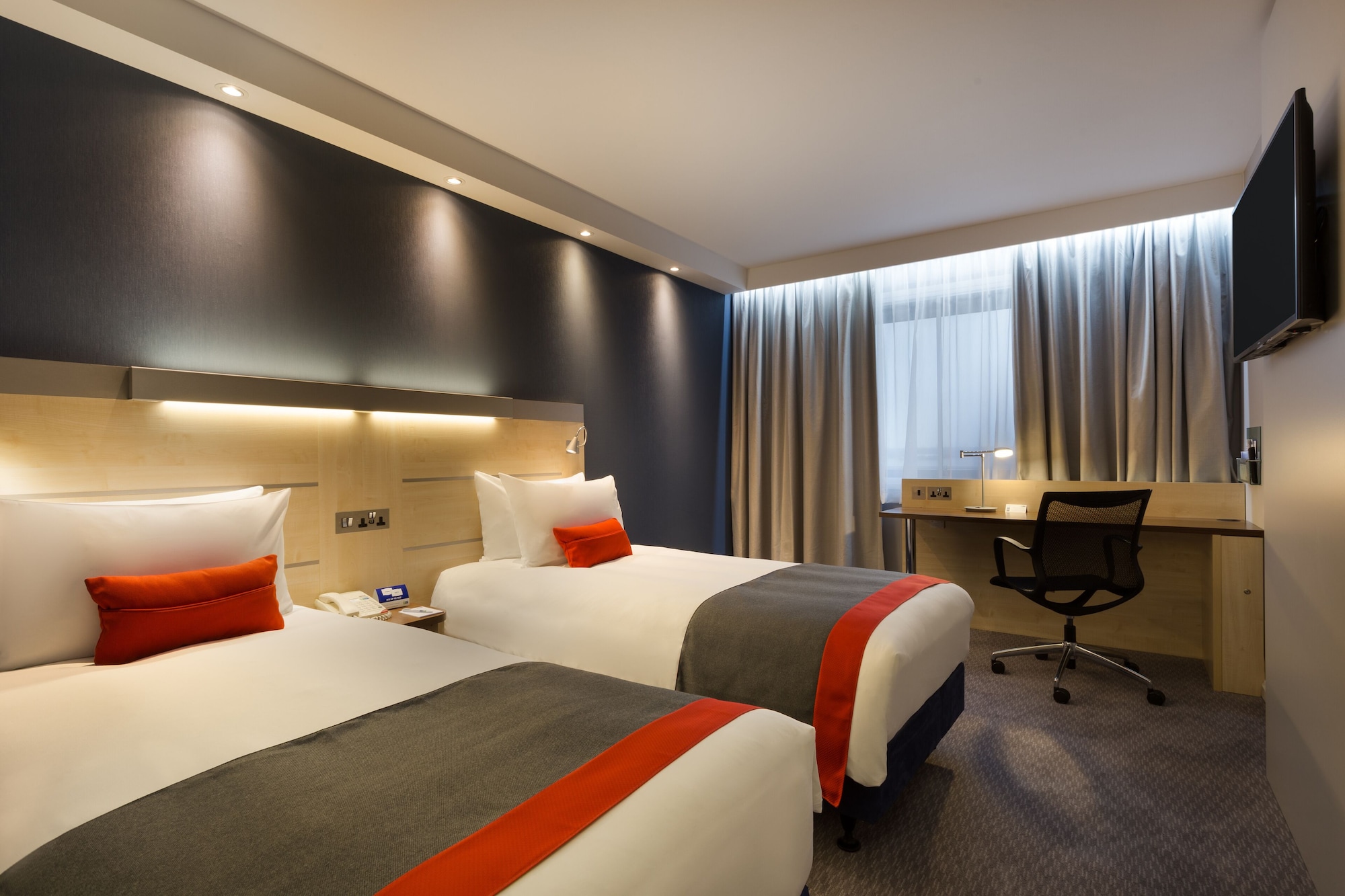 holiday inn express folkestone channel tunnel by ihg