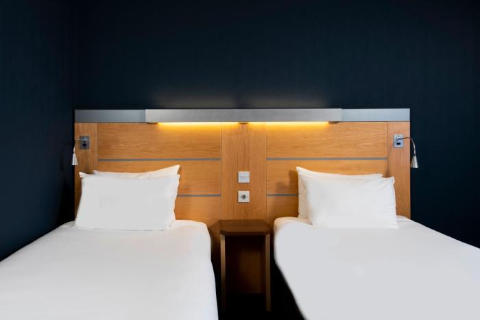 holiday inn express folkestone channel tunnel by ihg