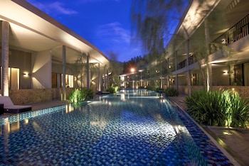 hotel neo green savana sentul city by aston