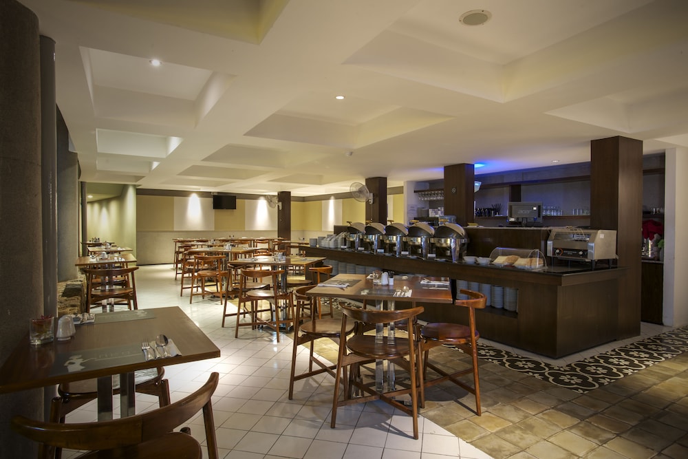 hotel neo green savana sentul city by aston