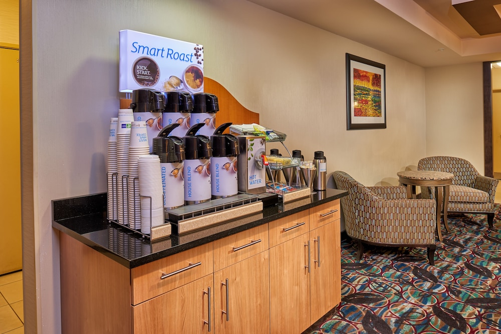 holiday inn express and suites el paso airport by ihg