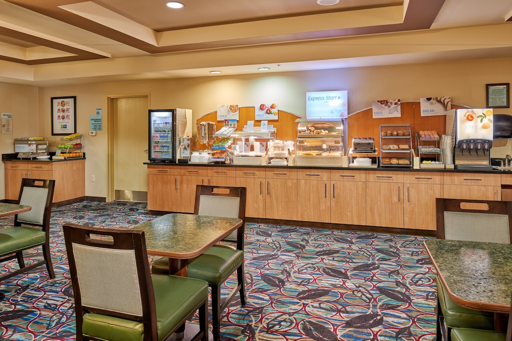 holiday inn express and suites el paso airport by ihg
