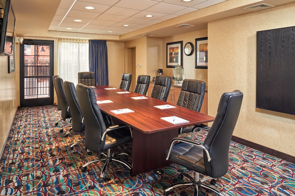 holiday inn express and suites el paso airport by ihg