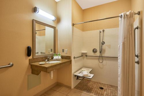 holiday inn express and suites el paso airport by ihg