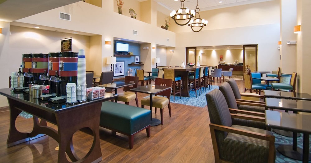 hampton inn and suites baton rouge port allen