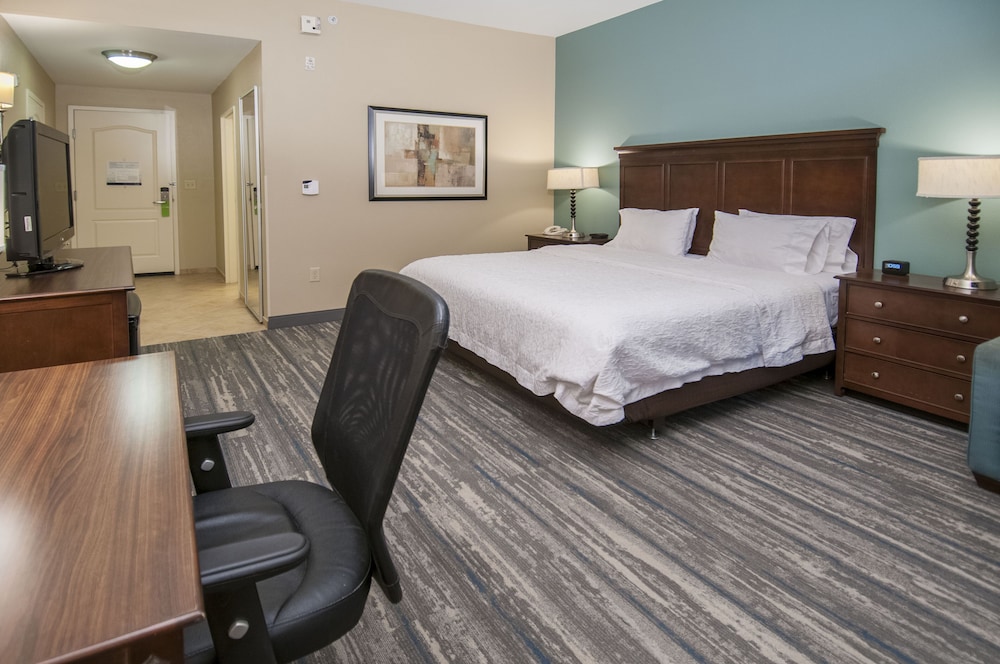 hampton inn and suites baton rouge port allen