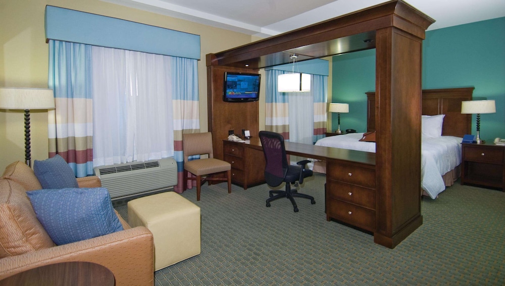 hampton inn and suites baton rouge port allen