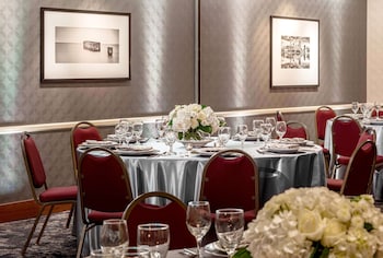 doubletree suites by hilton minneapolis downtown