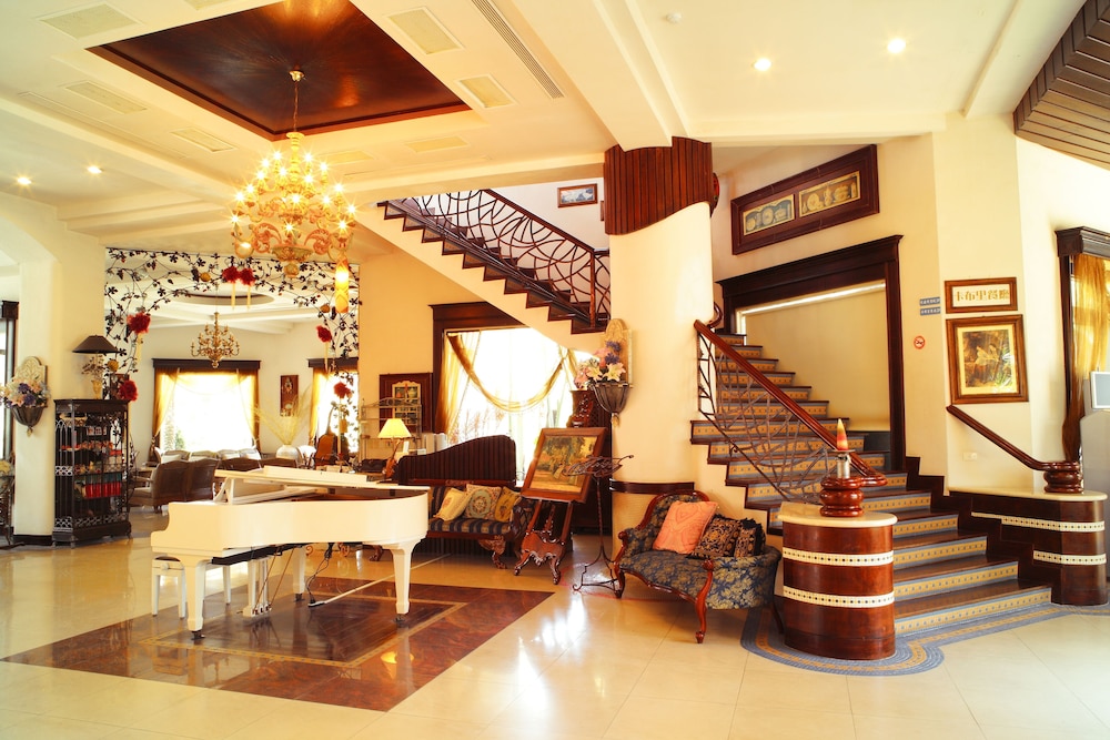 shangrila boutique hotel