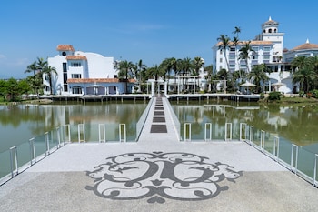 shangrila boutique hotel