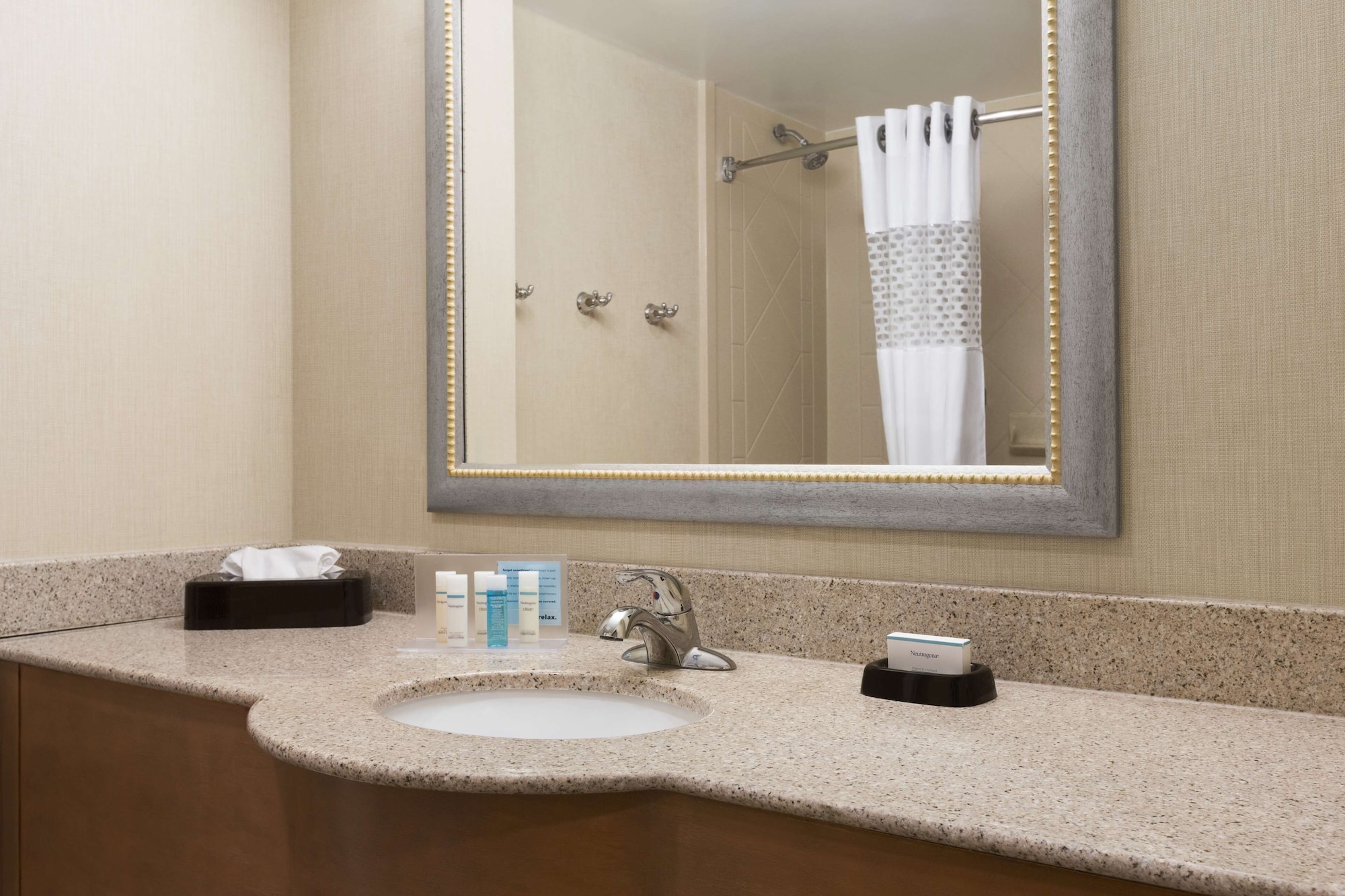 hampton inn birmingham i 65 lakeshore drive