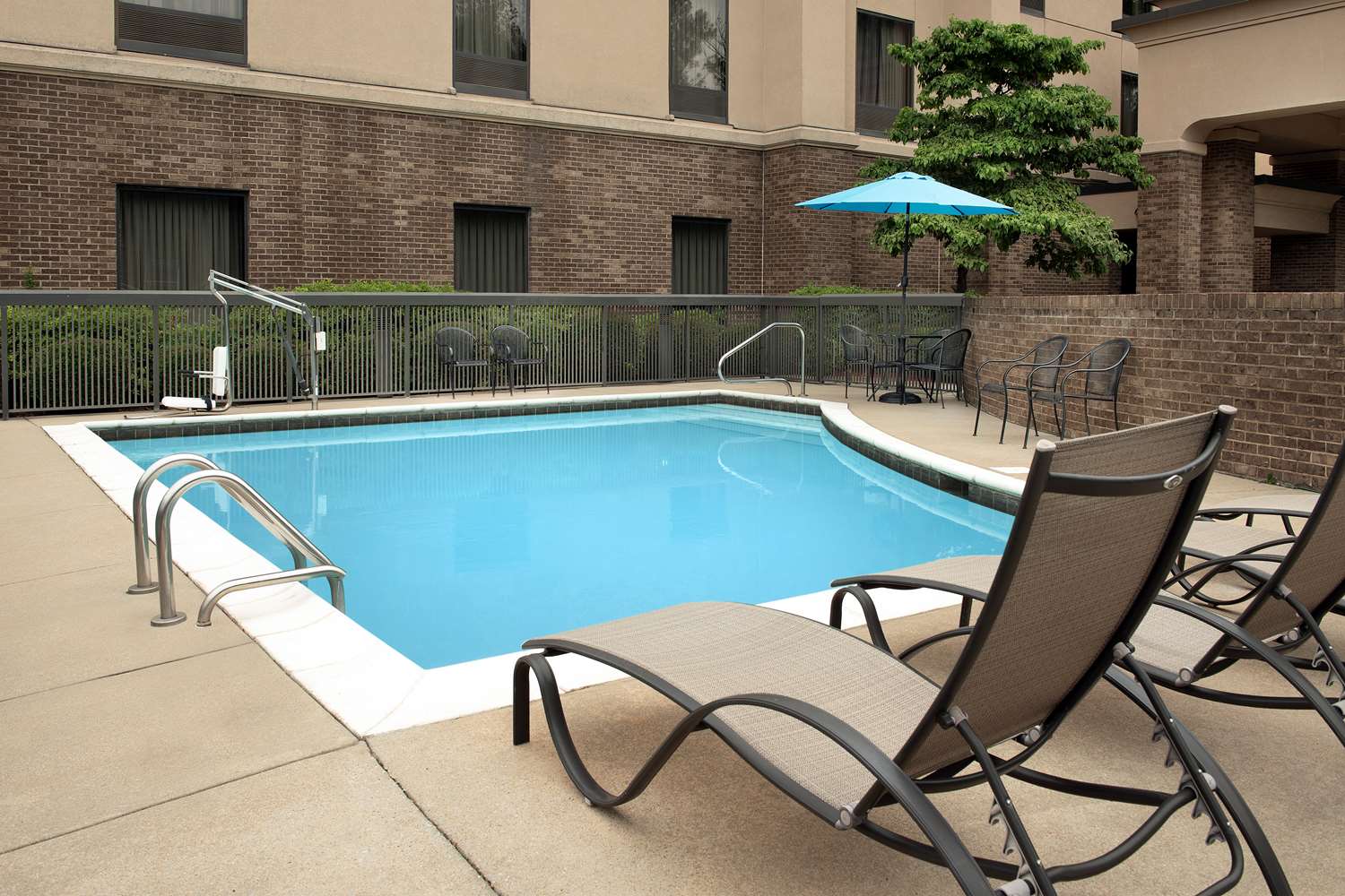 hampton inn birmingham i 65 lakeshore drive